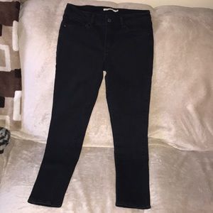 Levi’s 711 skinny 26 black jeans 👖 stretchy 💕